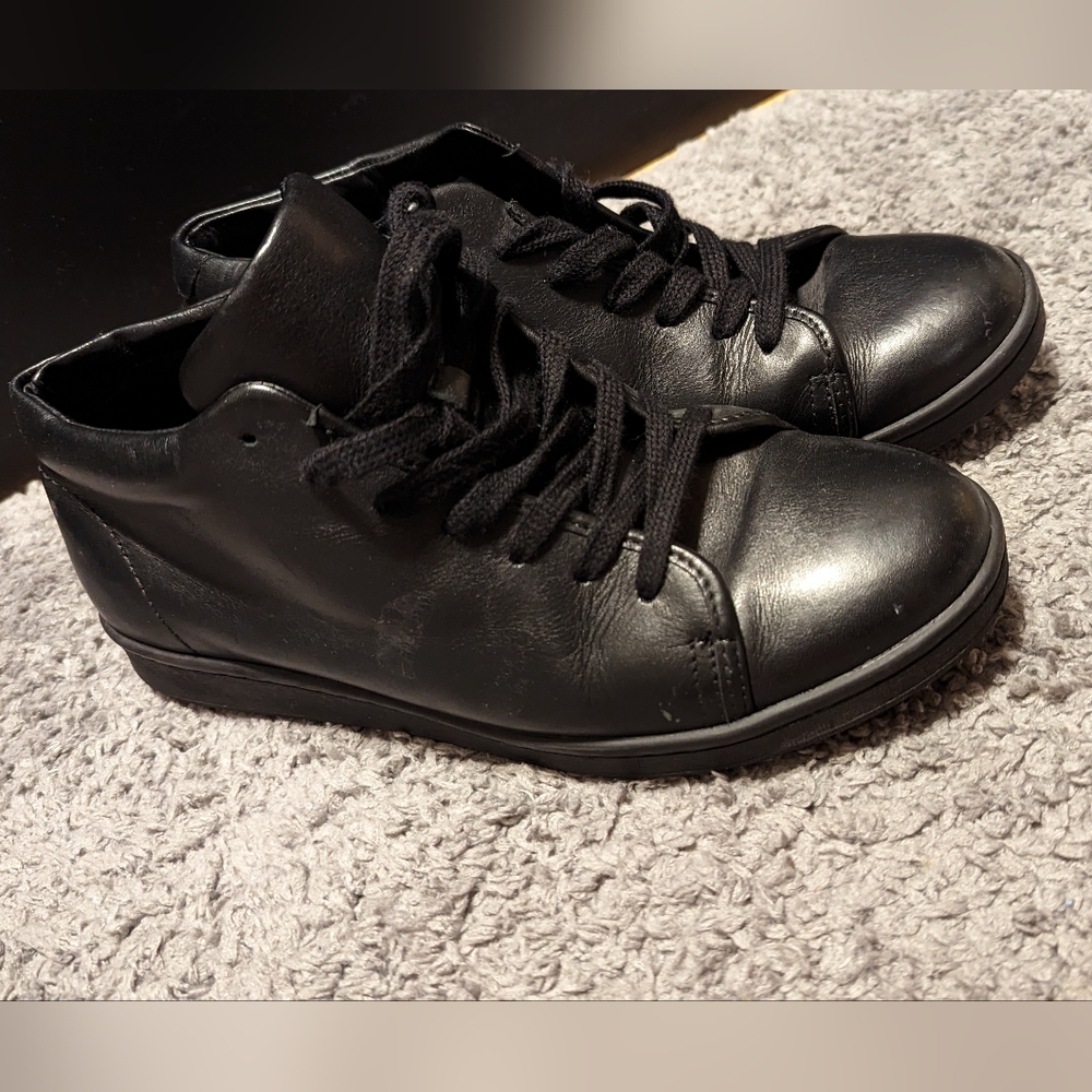 Black Low Top Sneaker (Linder NYC)